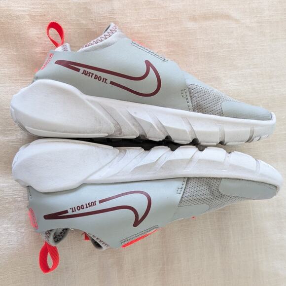 Nike Flex Runner 2 Boys Running Slip On Sneaker Gray/Red size 2 - Picture 7 of 9